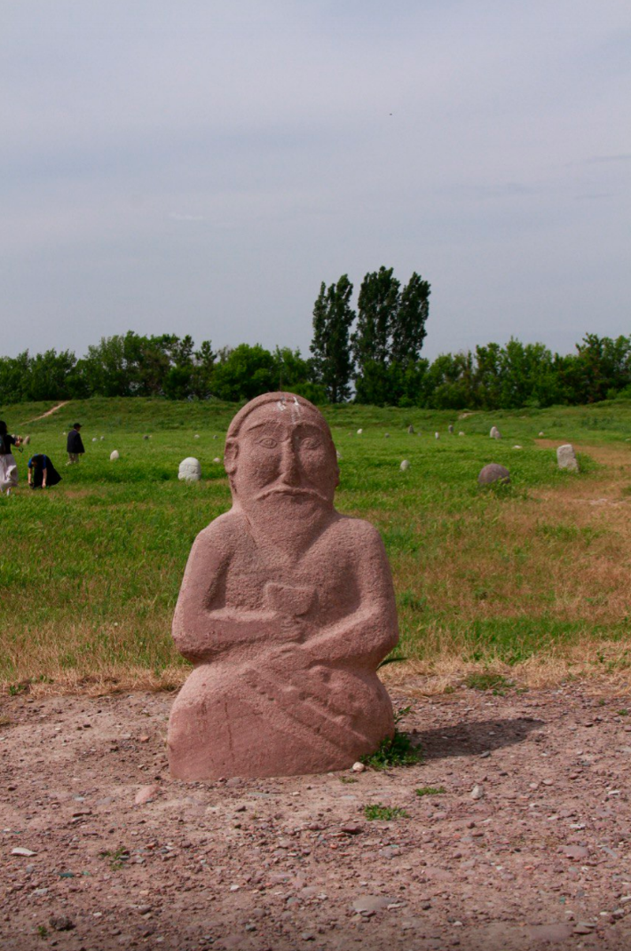 Stone statues near Burana