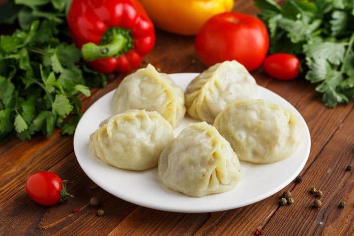 Steamed manty dumplings with sour cream